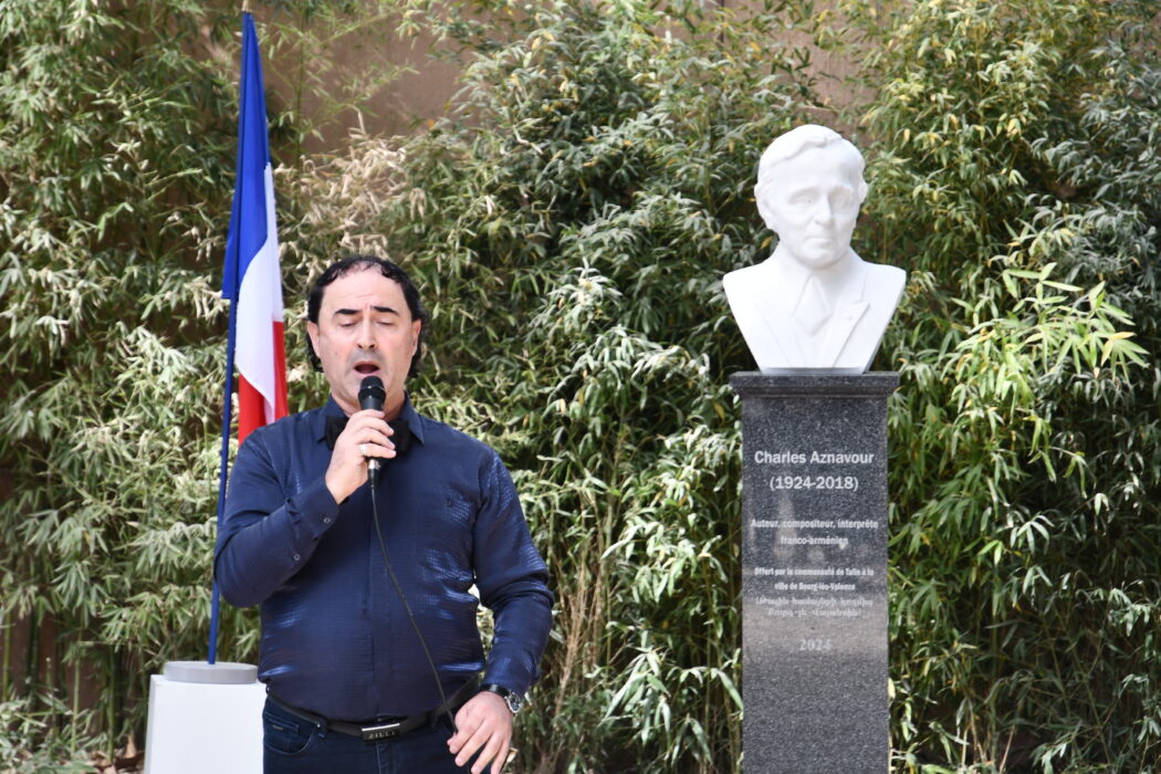 inauguration statue charles Aznavour 24.09 (143)