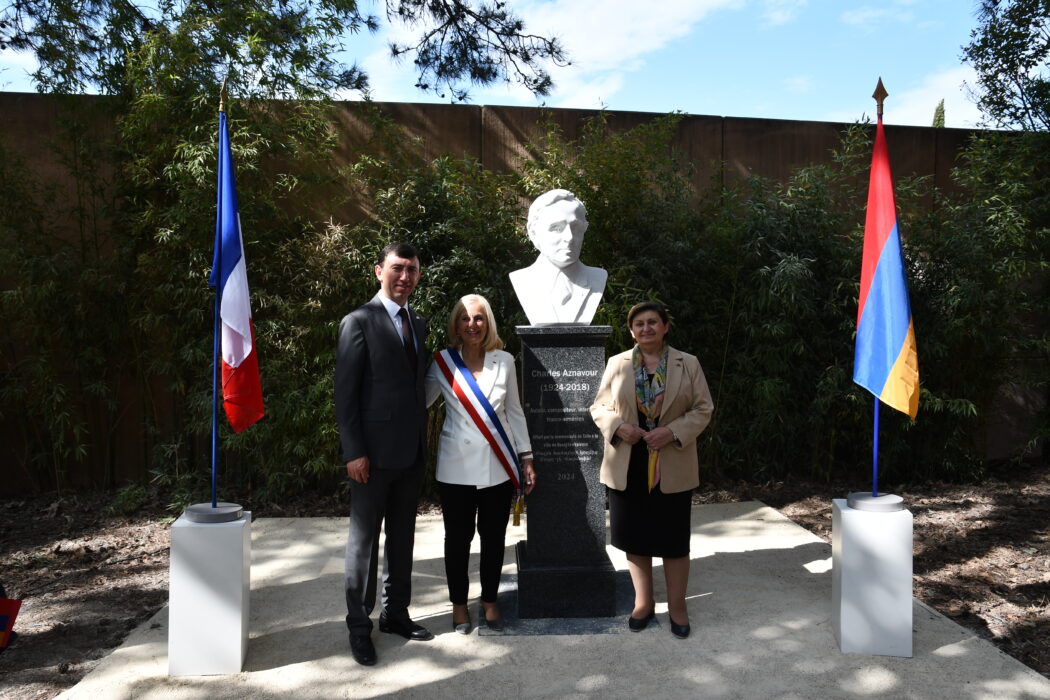 inauguration statue charles Aznavour 24.09 (202)