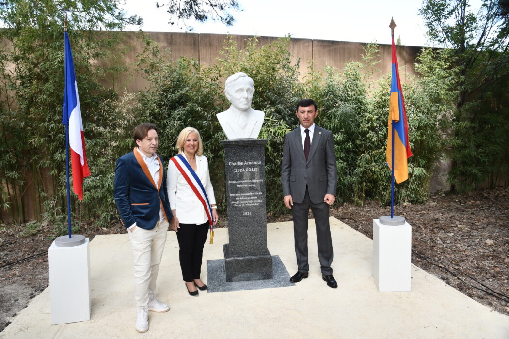 inauguration statue charles Aznavour 24.09 (64)